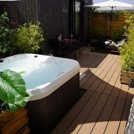 Alsa 15 Avec Jacuzzi Privatif بيت للعطل *