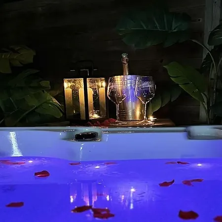 Alsa 15 Avec Jacuzzi Privatif بيت للعطل